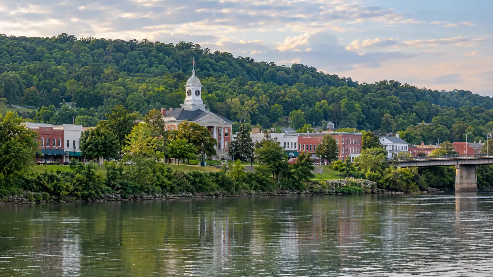 A neighborhood scene from Ashland City, TN